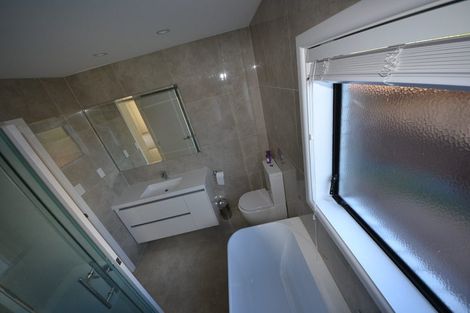 Photo of property in 2/42 Aberdeen Road, Campbells Bay, Auckland, 0620