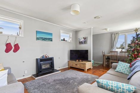 Photo of property in 6 Maybelle Place, Kelston, Auckland, 0602