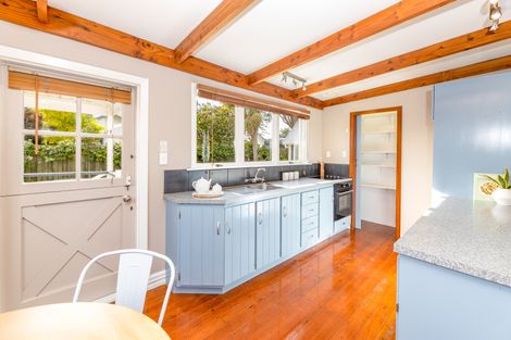 Photo of property in 2/96 Kerrs Road, Avonside, Christchurch, 8061