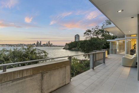 Photo of property in 9 Stanley Point Road, Stanley Point, Auckland, 0624