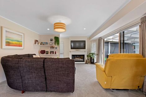 Photo of property in 10 Barraud Place, Pukehangi, Rotorua, 3015