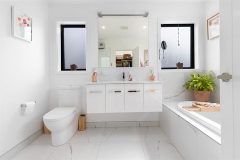 Photo of property in 7 Moraine Place, Lake Hawea, Wanaka, 9382