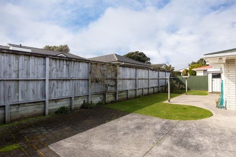 Photo of property in 2/17 Whiteley Street, Moturoa, New Plymouth, 4310