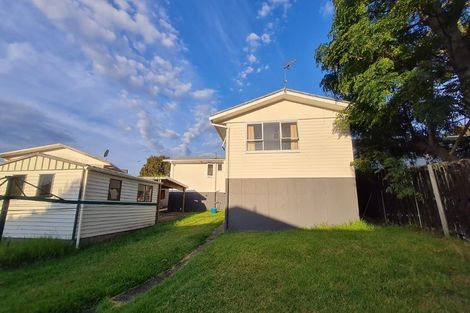 Photo of property in 8 Wylie Avenue, Sunnynook, Auckland, 0620