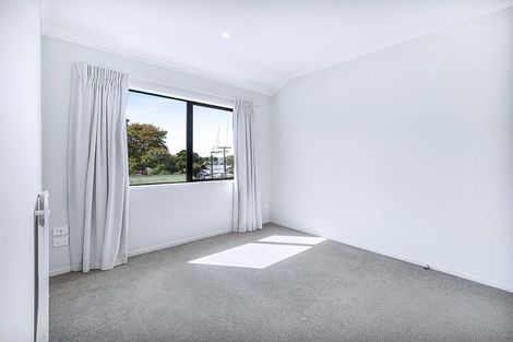 Photo of property in 2/20 Hunter Street, Hamilton Lake, Hamilton, 3204