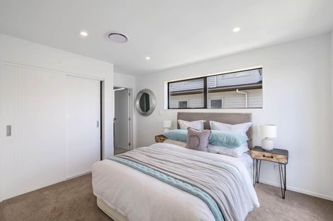 Photo of property in 30 Colliston Rise, Pinehill, Auckland, 0632