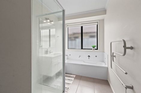 Photo of property in 94 Farringdon Avenue, Rototuna North, Hamilton, 3210