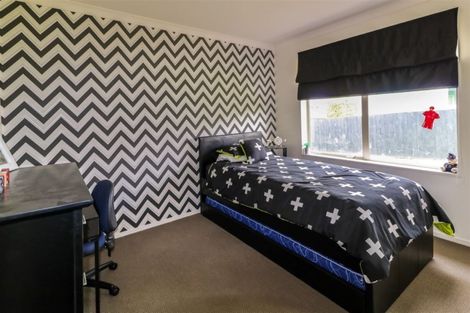 Photo of property in 105 Farnborough Drive, Grandview Heights, Hamilton, 3200