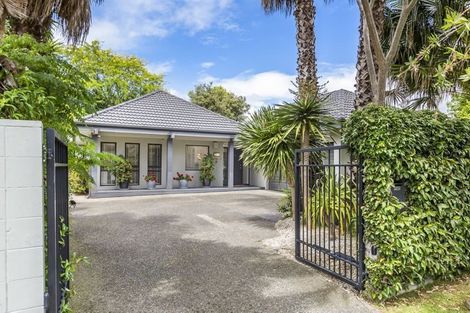 Photo of property in 30 Maxwelton Drive, Mairangi Bay, Auckland, 0630