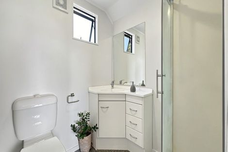 Photo of property in 2/28a Marlborough Avenue, Glenfield, Auckland, 0629