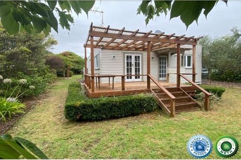 Photo of property in 98 Queens Road, Waikanae Beach, Waikanae, 5036