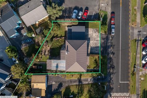 Photo of property in 1 Lavelle Road, Henderson, Auckland, 0612