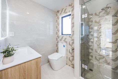 Photo of property in 38b Seymour Road, Sunnyvale, Auckland, 0612