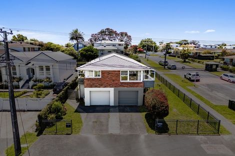 Photo of property in 1/34 Old Lake Road, Narrow Neck, Auckland, 0624