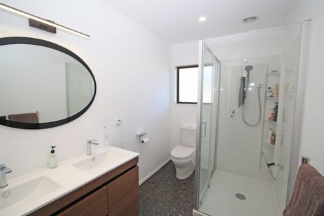 Photo of property in 32 Branch Road, Highlands Park, New Plymouth, 4312