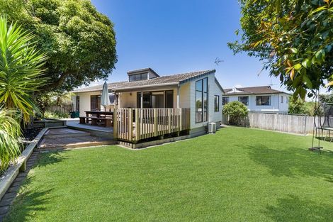 Photo of property in 30 Sandgate Avenue, Botany Downs, Auckland, 2010