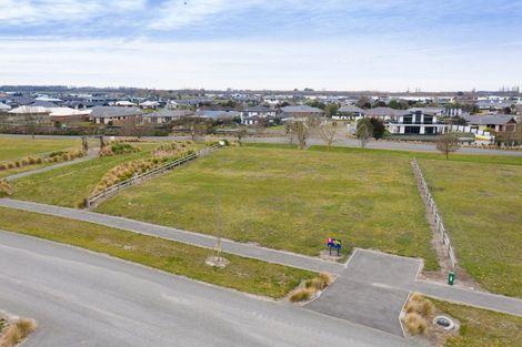 Photo of property in 8 Village Green Drive, Huntingdon, 7774