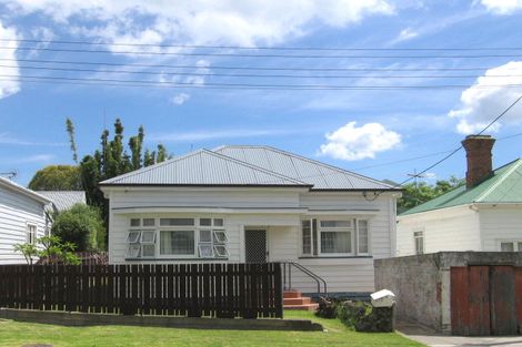 Photo of property in 7 Roslyn Terrace, Stanley Point, Auckland, 0624