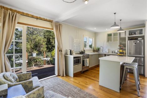 Photo of property in 40 Tiri Tiri Road, Birkdale, Auckland, 0626