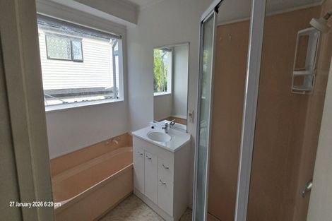 Photo of property in 14 Gosford Drive, Botany Downs, Auckland, 2010