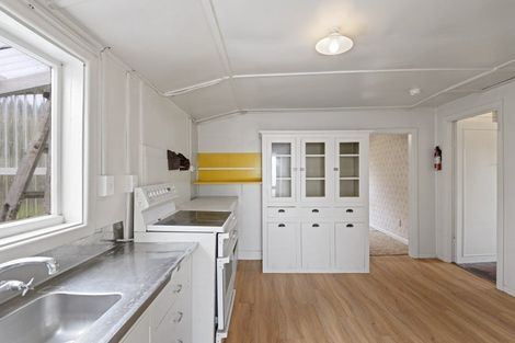 Photo of property in 8 Davison Road, Rotherham, 7379