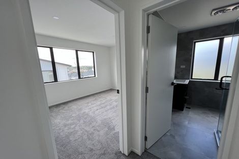 Photo of property in 38a Mcwhirters Farm Lane, Massey, Auckland, 0614