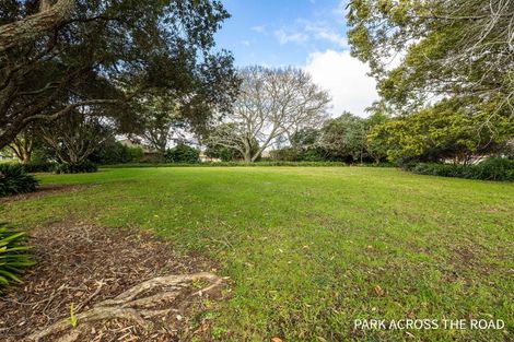 Photo of property in 4 Craiburn Street, Ranui, Auckland, 0612