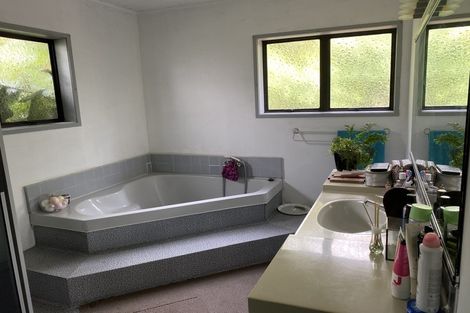 Photo of property in 1/7 Colmar Road, Mellons Bay, Auckland, 2014