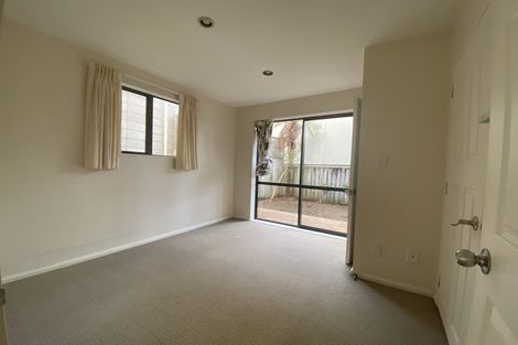 Photo of property in 4 Luxor Place, Massey, Auckland, 0614
