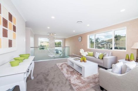Photo of property in 22 Syd Grant Crescent, Orewa, 0931
