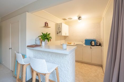 Photo of property in 1/18 Holdaway Avenue, Northcote, Auckland, 0627