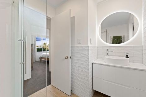 Photo of property in 1/30 Elizabeth Drive, West Harbour, Auckland, 0618