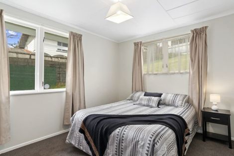 Photo of property in 5 Greenwich Grove, Stokes Valley, Lower Hutt, 5019