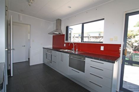 Photo of property in 4 Fantome Place, Whalers Gate, New Plymouth, 4310