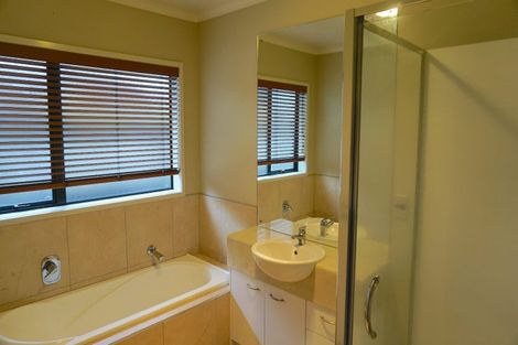 Photo of property in 5 Duntrune Road, Flat Bush, Auckland, 2016