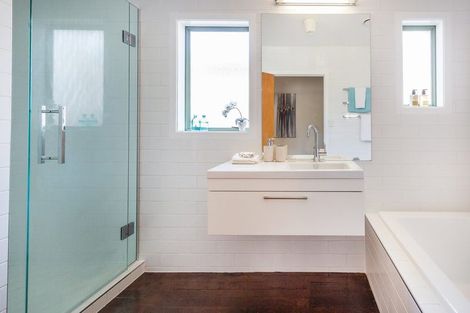 Photo of property in 2 Wharf Road, Te Atatu Peninsula, Auckland, 0610