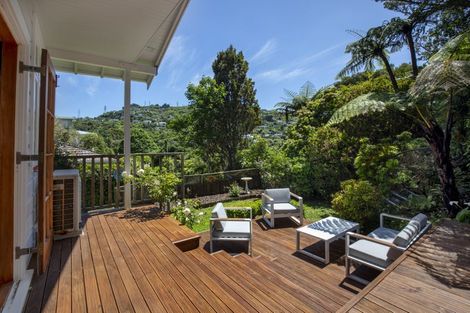 Photo of property in 166 Wadestown Road, Wadestown, Wellington, 6012