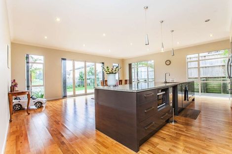 Photo of property in 6 Hilton Close, Fairview Heights, Auckland, 0632