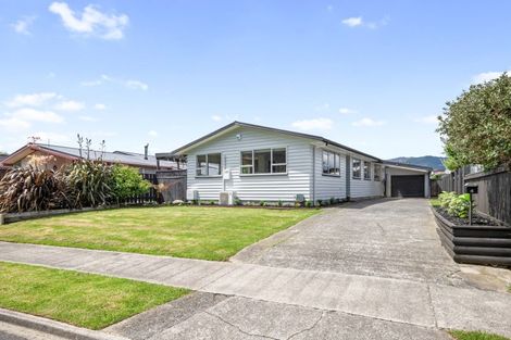 Photo of property in 4 Harvard Grove, Totara Park, Upper Hutt, 5018