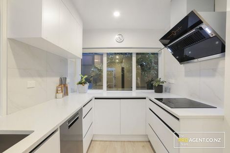 Photo of property in 74 Warner Park Avenue, Laingholm, Auckland, 0604