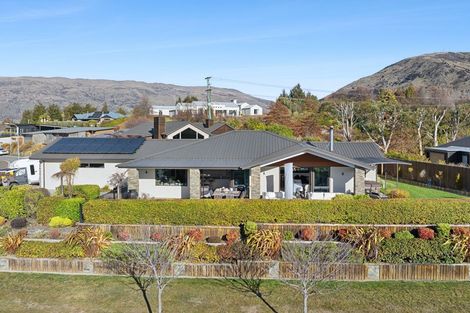 Photo of property in 2 Turnbull Crescent, Wanaka, 9305