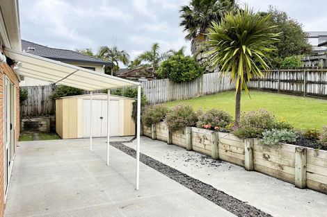 Photo of property in 19 San Bernadino Drive, Henderson, Auckland, 0612