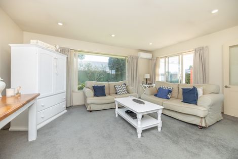 Photo of property in 10 Harrys Way, Redwood, Christchurch, 8051