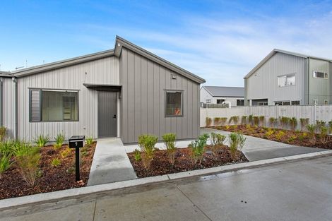 Photo of property in 5 Seafoam Road, Rosehill, Papakura, 2113