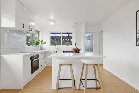 Photo of property in 92 Kayes Road, Pukekohe, 2120