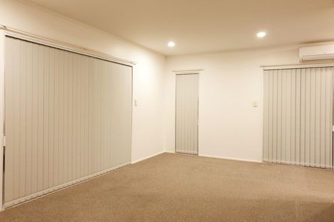 Photo of property in 1/64 Hogans Road, Glenfield, Auckland, 0629