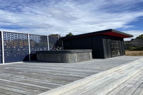 Photo of property in 7 Cornwall Street, Te Atatu South, Auckland, 0610