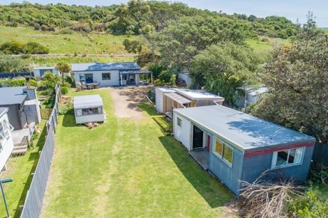 Photo of property in 64 Pinedale Crescent, Riversdale Beach, Masterton, 5872