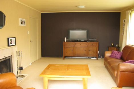 Photo of property in 82 Arimu Road, Papakura, 2110