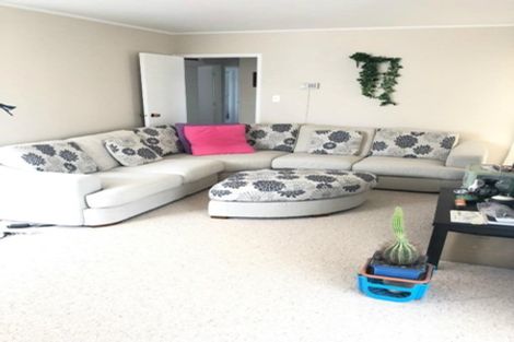 Photo of property in 1/6 Penion Drive, Flat Bush, Auckland, 2023